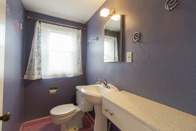 Building Photo - Rose City Park English Tudor with Stunning...