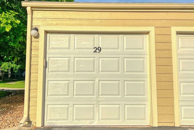 Building Photo - Beautiful Quail Crossing Townhome – Walk t...