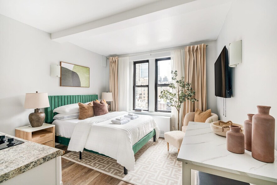 Building Photo - 240 W 73rd St