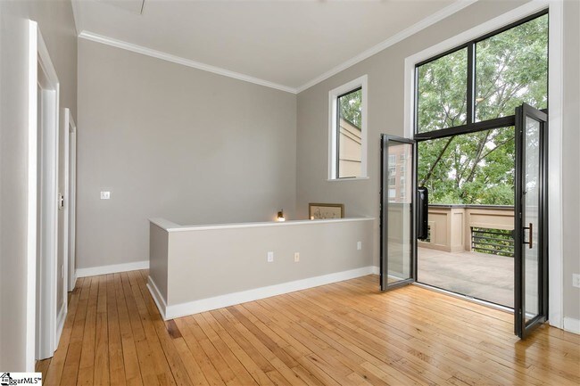 Building Photo - 408 River St