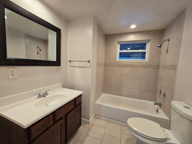 Building Photo - Beautiful 3 Bedroom 2 Full Bathroom Home in Penn Hills - Available NOW!