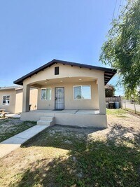 Building Photo - renovated and charming single family home in Delano - COMING SOON!