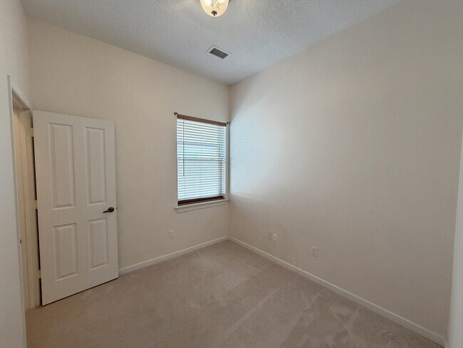 Building Photo - 6216 Calle Vizcaya NW