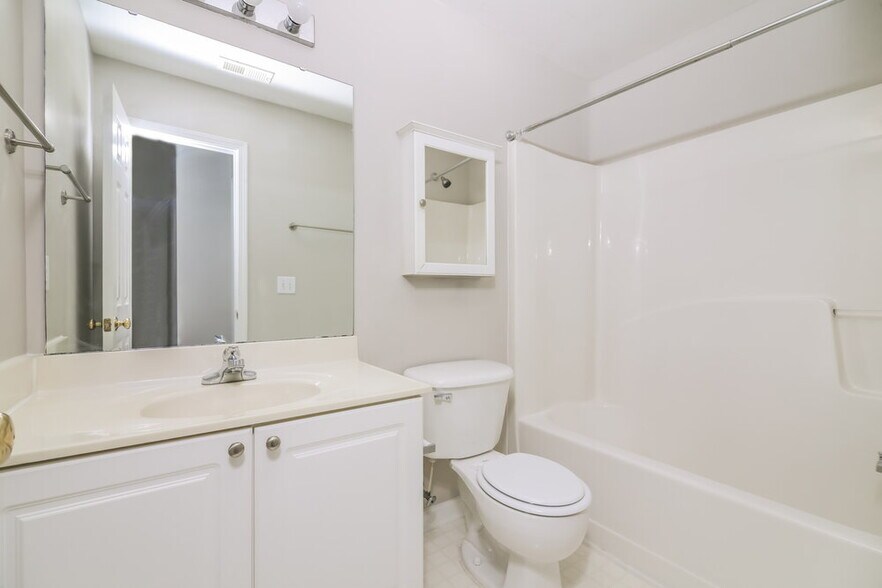 Building Photo - 3816 Pin Oak Rd