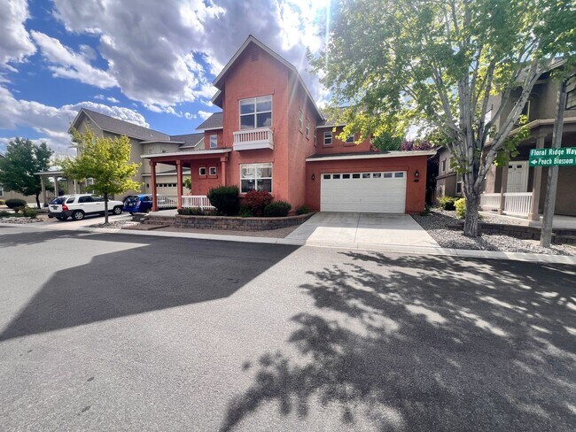 Primary Photo - Gates house near Kiley Golf Couse