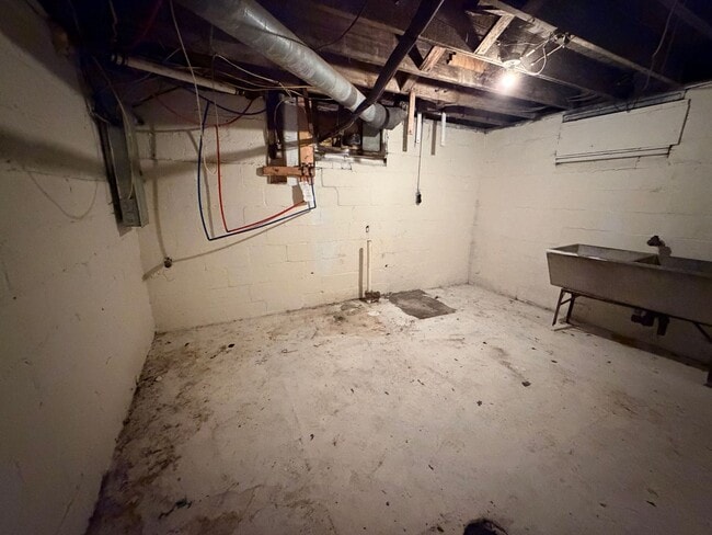 Building Photo - 3141 N Park Ave