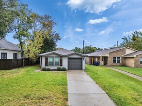 Building Photo - 419 8th Ave N