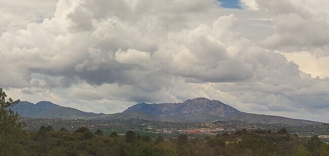 Building Photo - 770 Eastwood Dr