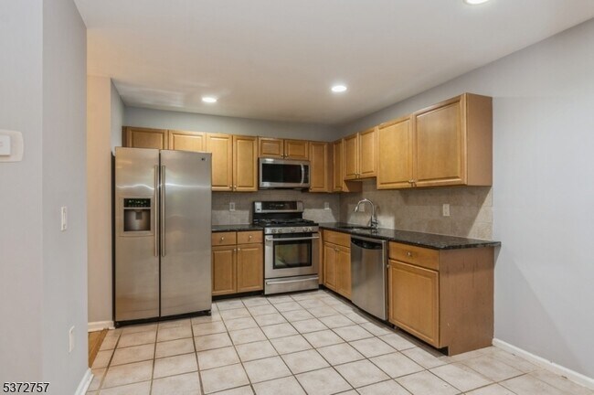 Building Photo - 17 Lackland Ave