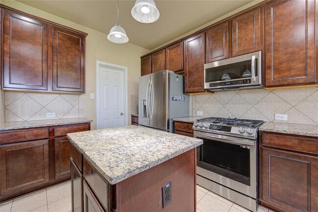 Building Photo - 6907 Stevenson Dr