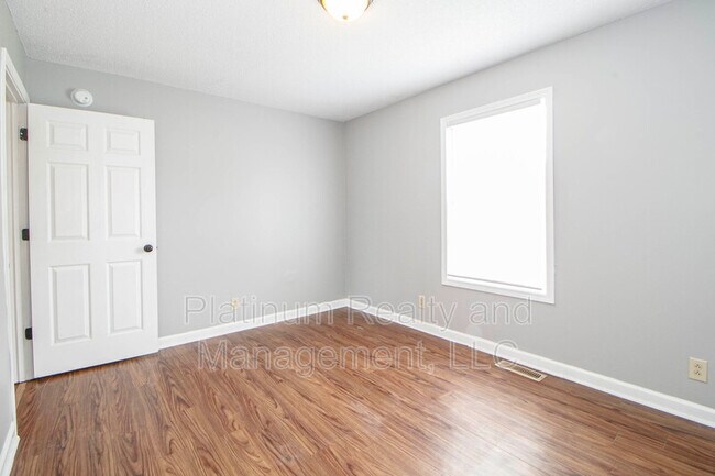 Building Photo - 1212 Kendall Dr