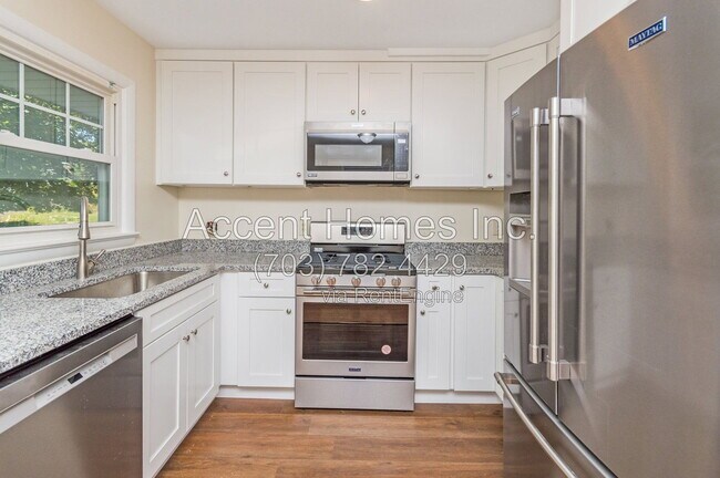 Building Photo - 5510 Trin St
