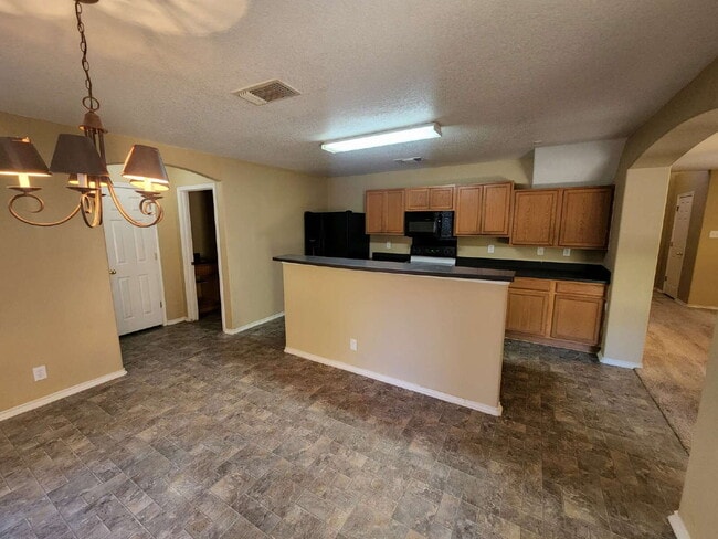Building Photo - Spacious 4 Bedroom Home in Prime Medical Center Location
