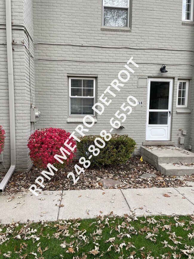 Building Photo - Charming Townhome in Birmingham