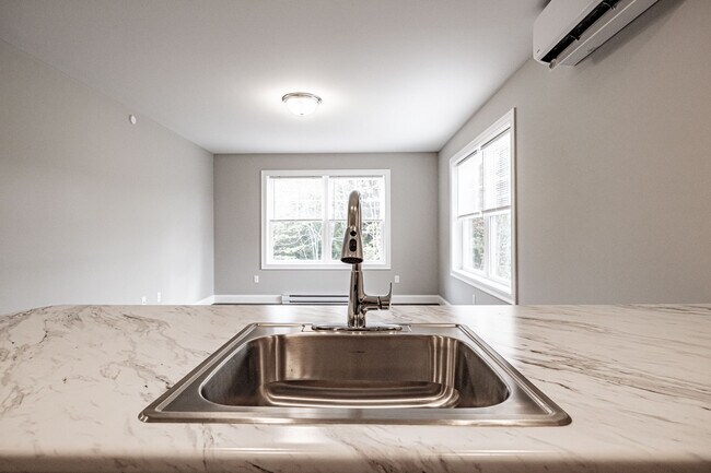 Building Photo - 8 Friendly Way