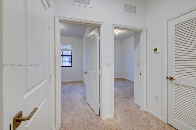 Building Photo - 1170 SW 7th Ct