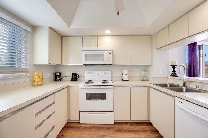 Building Photo - 1645 Spoonbill Ln