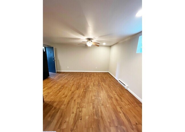 Building Photo - 566 Lowell Ave