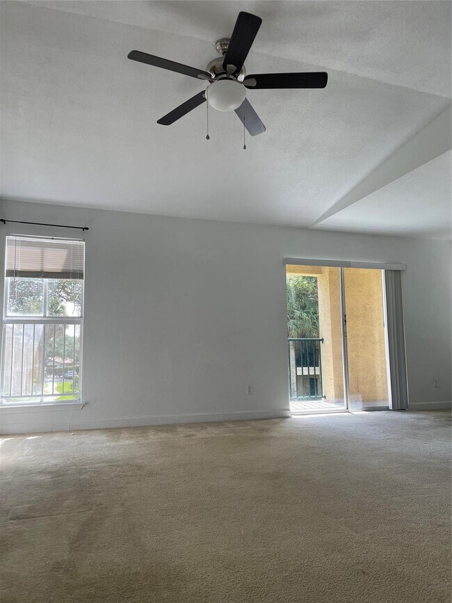 Building Photo - 799 Riverside Dr