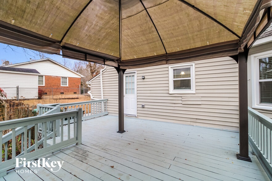 Building Photo - 3005 Manchester Dr