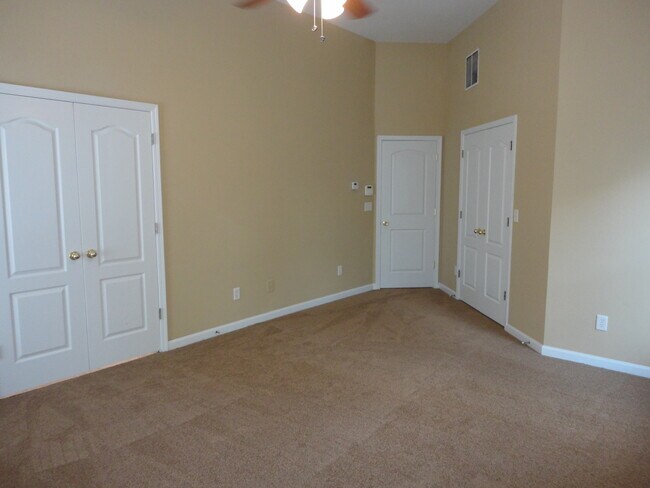 Building Photo - 697 Mountain Oaks Parkway