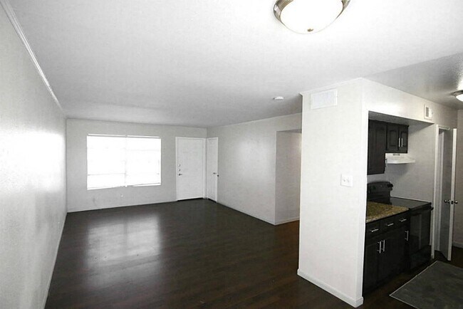 Building Photo - 5550 N Braeswood Blvd