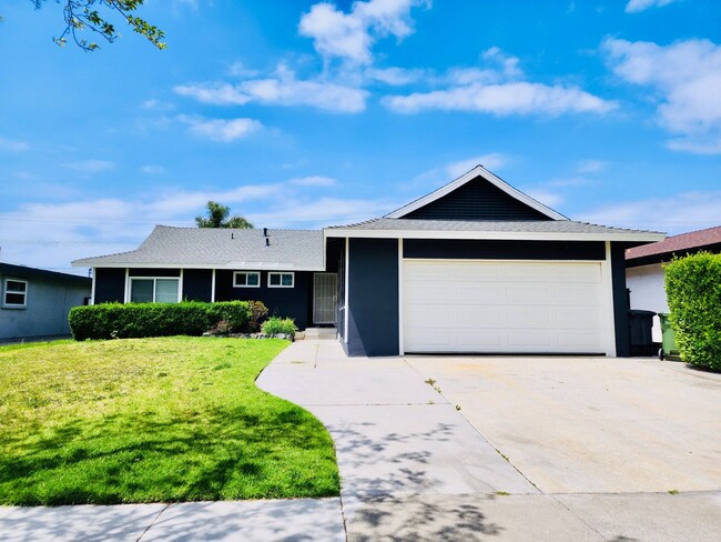 Building Photo - Newly Remodeled 3-Bedroom, 2-Bathroom Home...