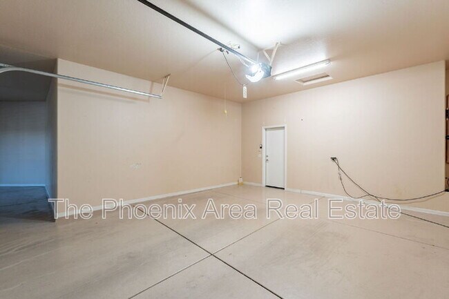 Building Photo - 716 E Runaway Bay Pl