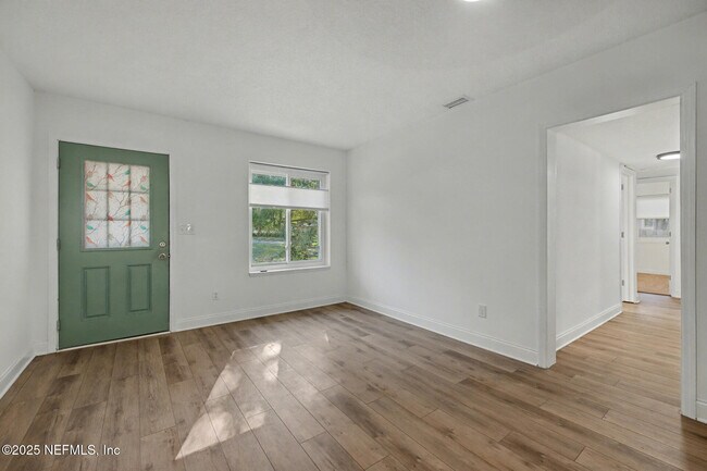 Building Photo - 1503 Broome St