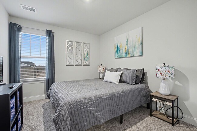 Building Photo - 3 BED 2.5 BATH TOWNHOME ON THE WEST SIDE OF LEBANON!