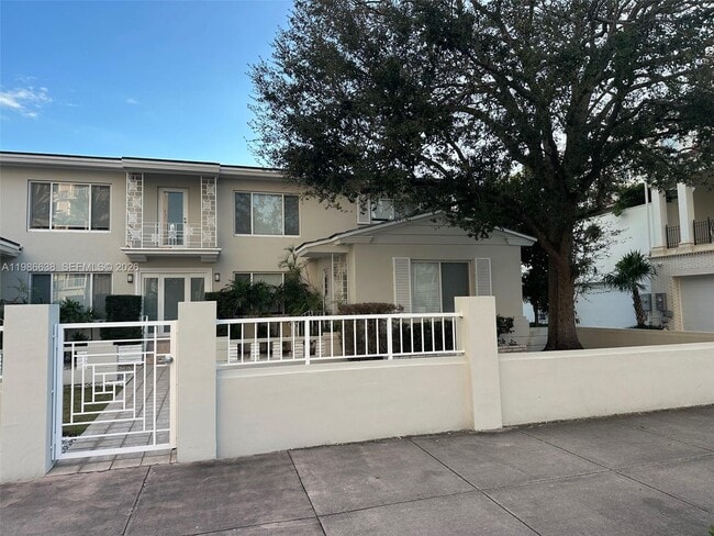 Building Photo - 738 Biltmore Way