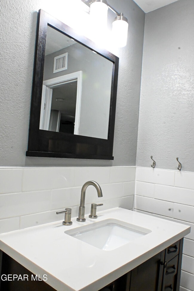 Building Photo - 3405 Hixson Street