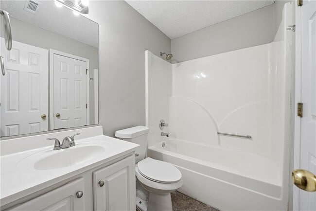 Building Photo - 2297 Charleston Pointe SE