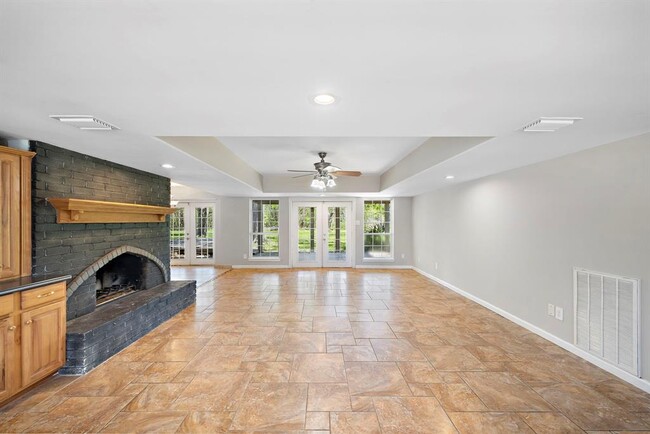 Building Photo - 7710 Antoine Dr