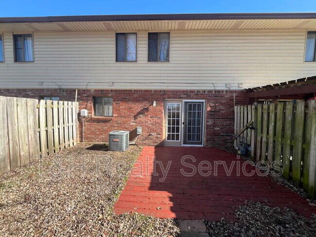 Building Photo - 1090 Greenwood Trail W Dr