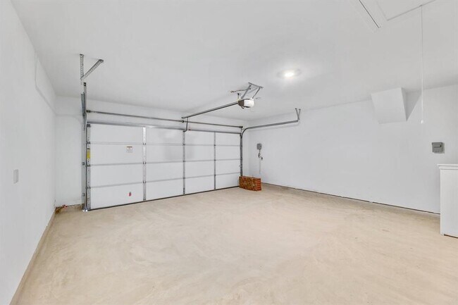 Building Photo - 303 Chickasaw Ln