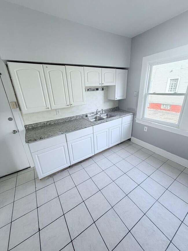 Building Photo - 3341 Desota Ave