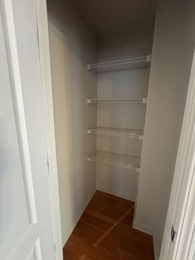 Building Photo - RARE 3-bedroom 2 bath single-family home offers the privacy of a house and a fully fenced in yard...