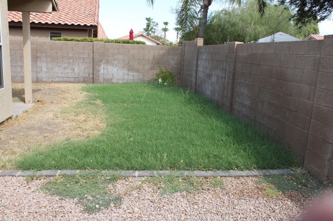 Building Photo - 1017 W Redondo Dr