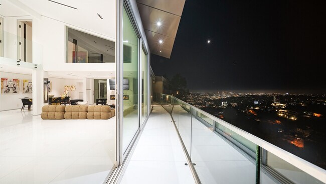 Building Photo - 1623 Viewmont Dr