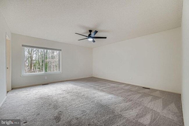 Building Photo - 4 Oakridge Ct