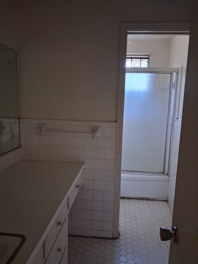 Building Photo - 1110 Shalimar Dr
