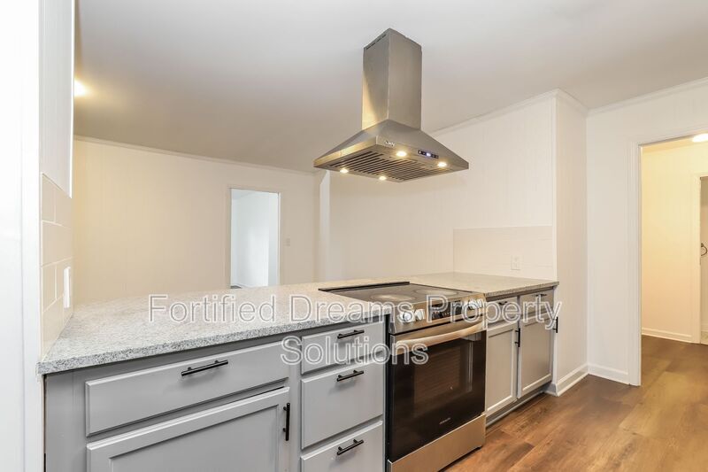 Building Photo - 5805 Highlawn Dr