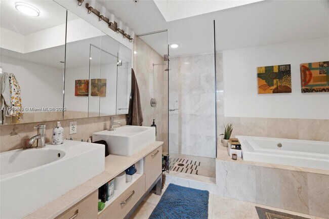 Building Photo - 218 SE 14th St