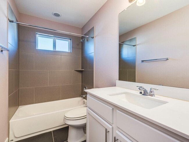 Building Photo - 2208 Capulet St