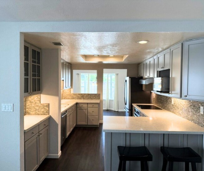 Building Photo - Available Now! Beautiful Updated Townhome in Desirable Northwood Commons | 3 Bed, 2.5 Bath
