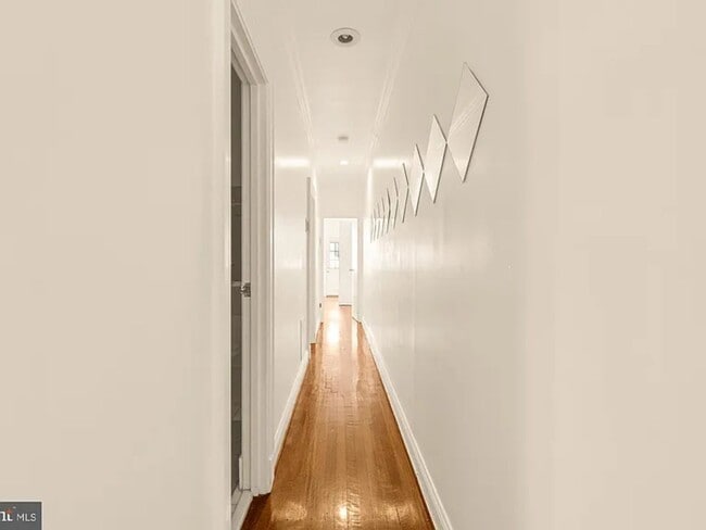 Building Photo - 1835 Mintwood Pl NW