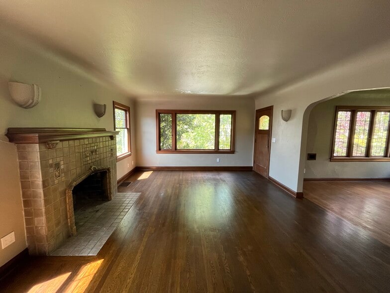 Primary Photo - 101 NE 51st St