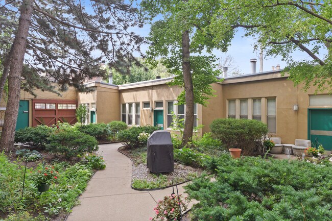 Building Photo - 2510 N Wayne Ave