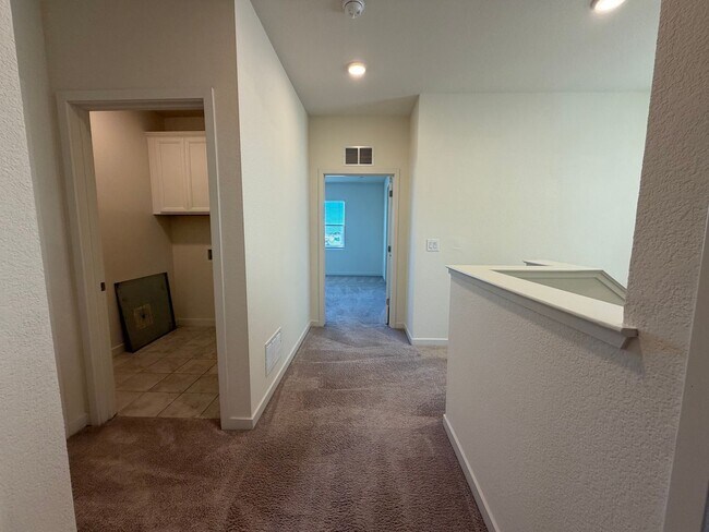 Building Photo - Beautiful 3-Bedroom Home in Anatolia